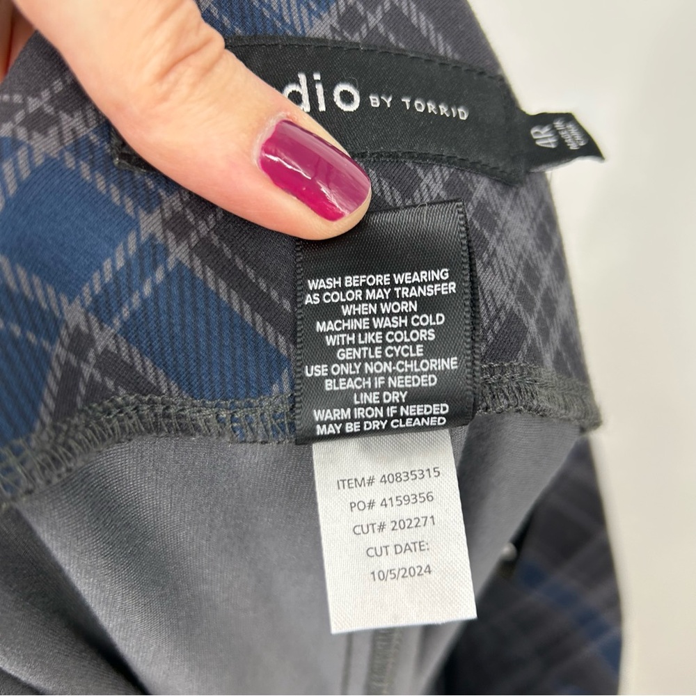 Torrid Pull On Pocket Pixie Pants Plaid Grey Blue… - image 6